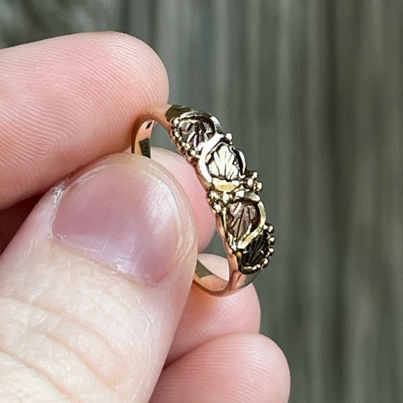 Black Hills Gold Leaf Ring | Size 8 | 10K Tri-Color Gold | Vintage Style Nature - Picture 5 of 11